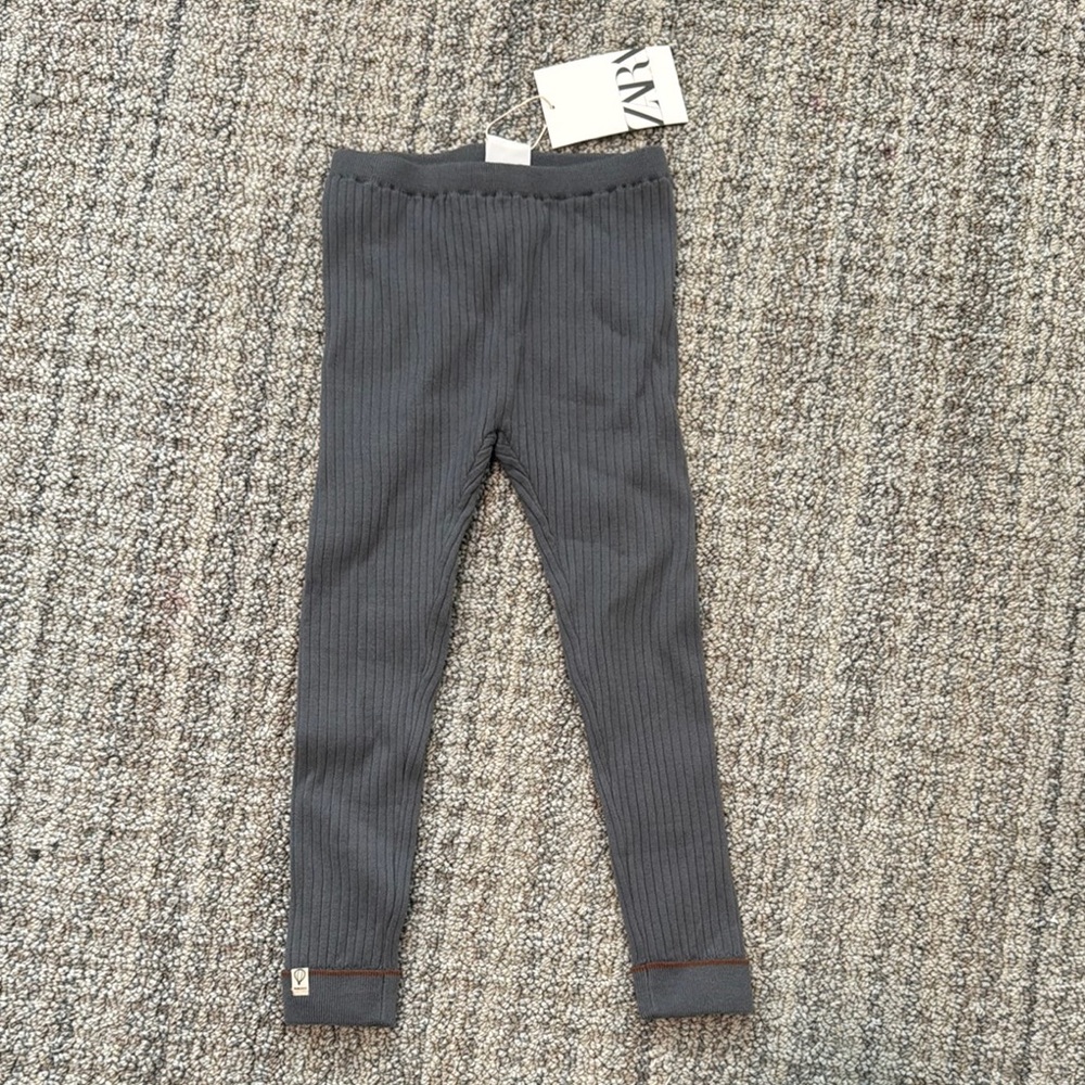 Charcoal Full-Length Form-Fitting Leggings with Elastic Waistband